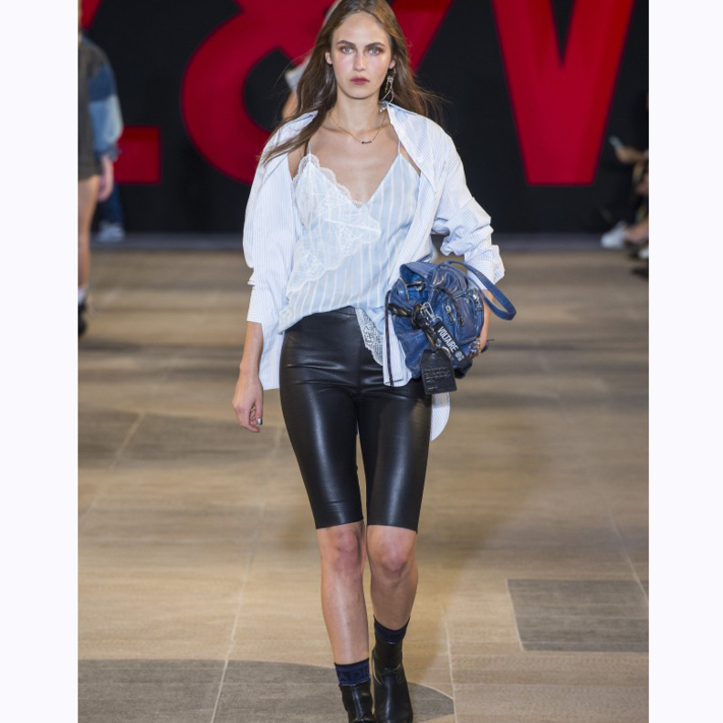 سيكليست أخضر مع شورت قصير فوقه من Blumarine