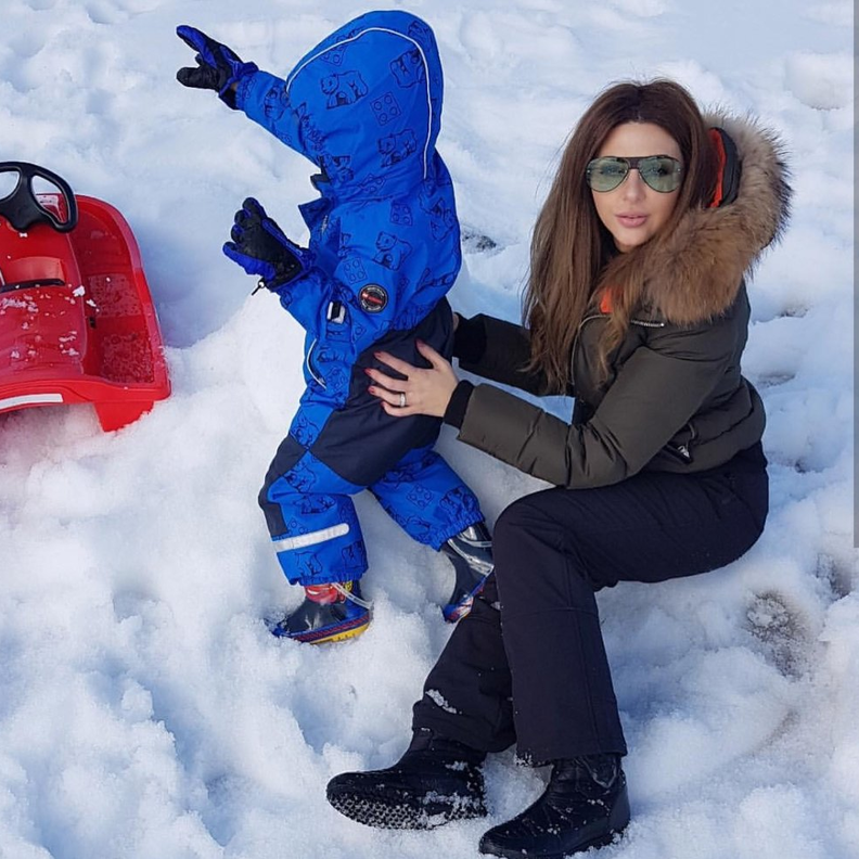 مريام فارس مع ابنها علي الجليد