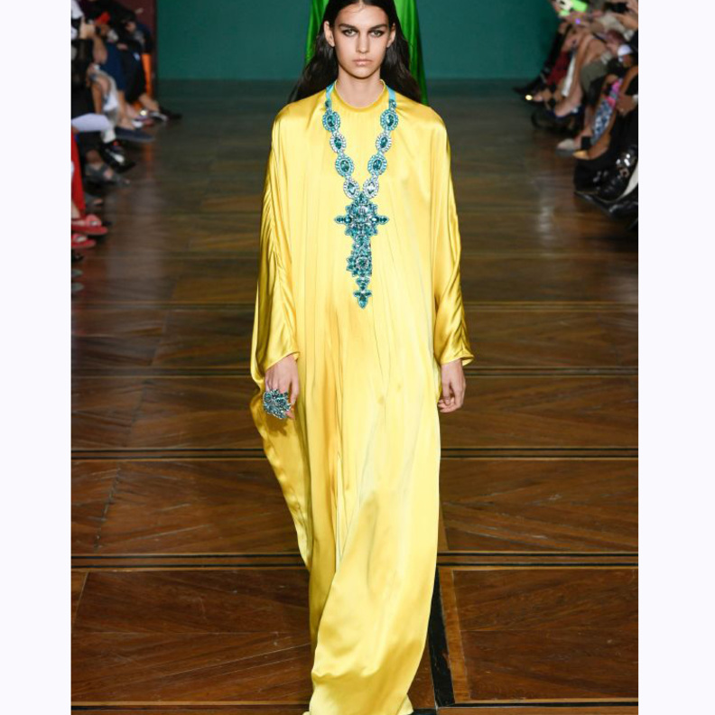 اطلالة شرقية من Carolina Herrera 