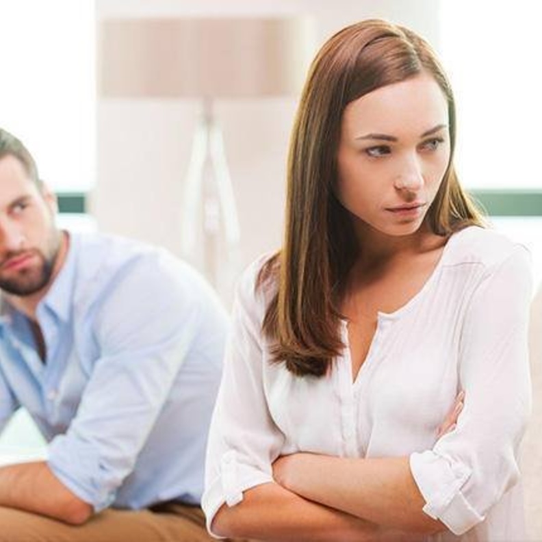 أهم أسباب كذب الرجل على المرأة 