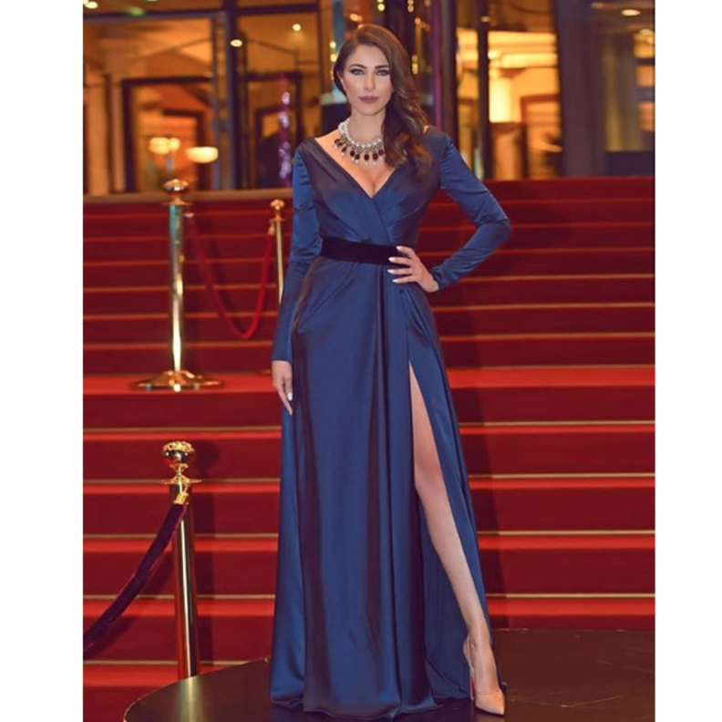 نسرين طافش في فستان من يوسف الجسمي بفتحة جانبية طويلة