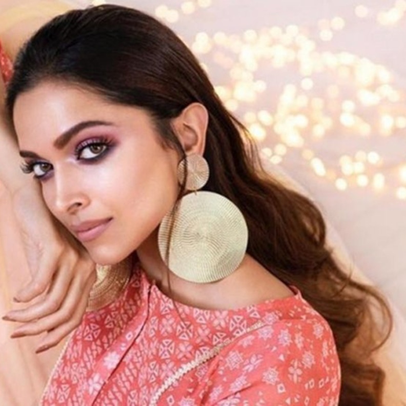  بدأت النجمة ديبيكا بادوكون تصوير أحدث أفلامها في مدينة نيودلهي الفيلم من إخراج مغنا غولزار