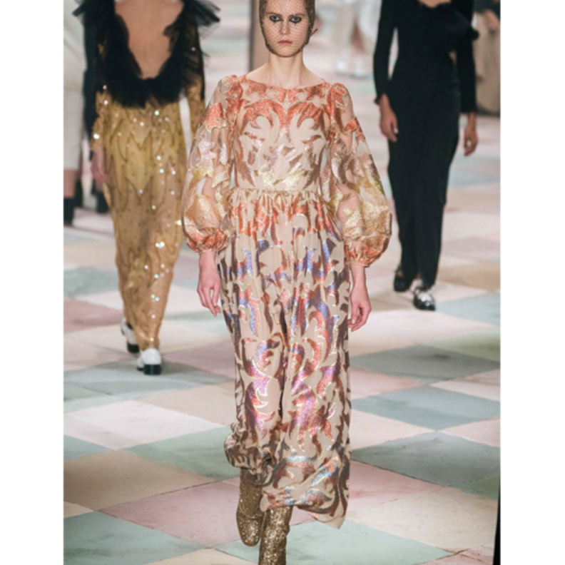 فستان بسيط لصاحبات الوزن الزائد من BaroQco