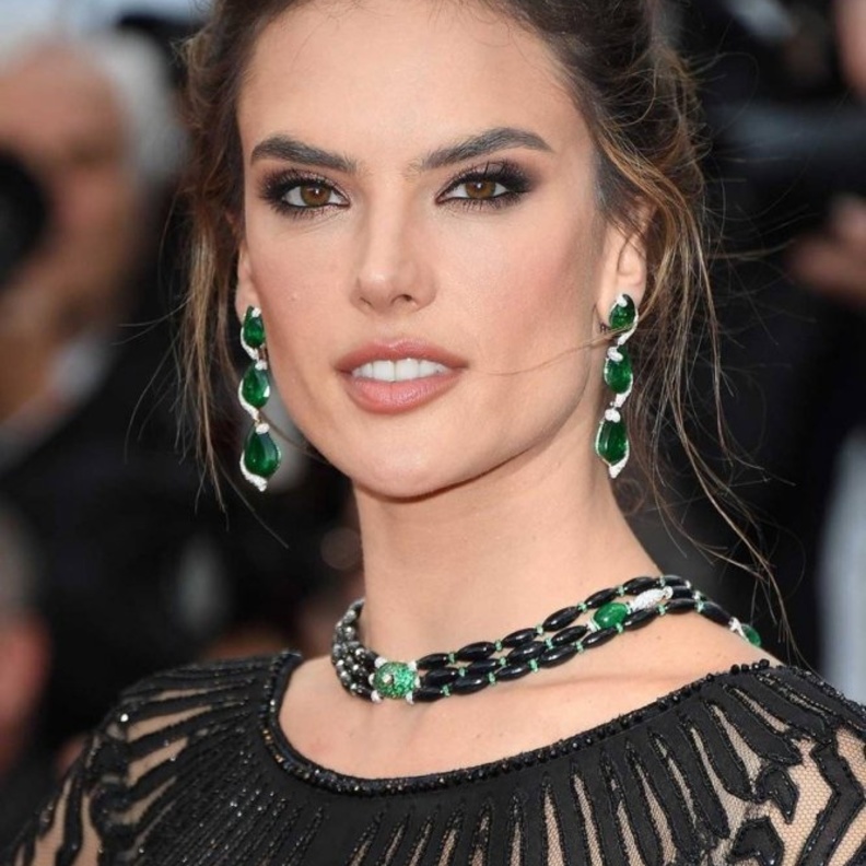 إطلالة جمالية أنيقة وراقية