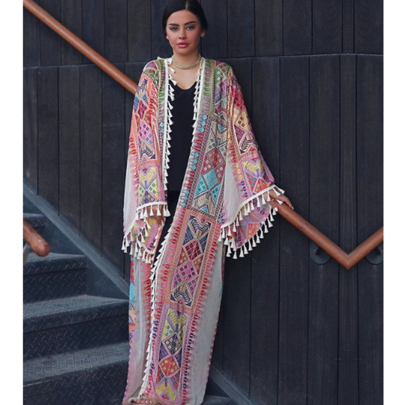 عبايات ملونة