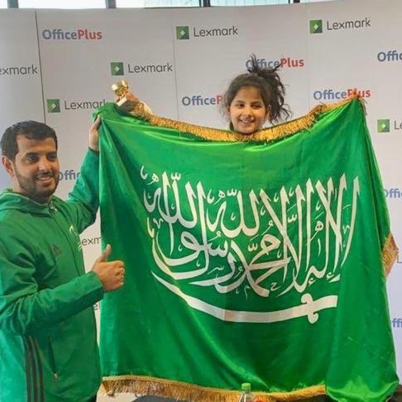 تتويج الفتيات السعوديات الفائزات في البطولة