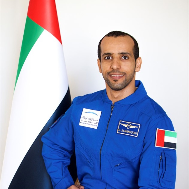 هزاع المنصوري أول رائد فضاء عربي إماراتي يصعد إلى محطة الفضاء الدولية
