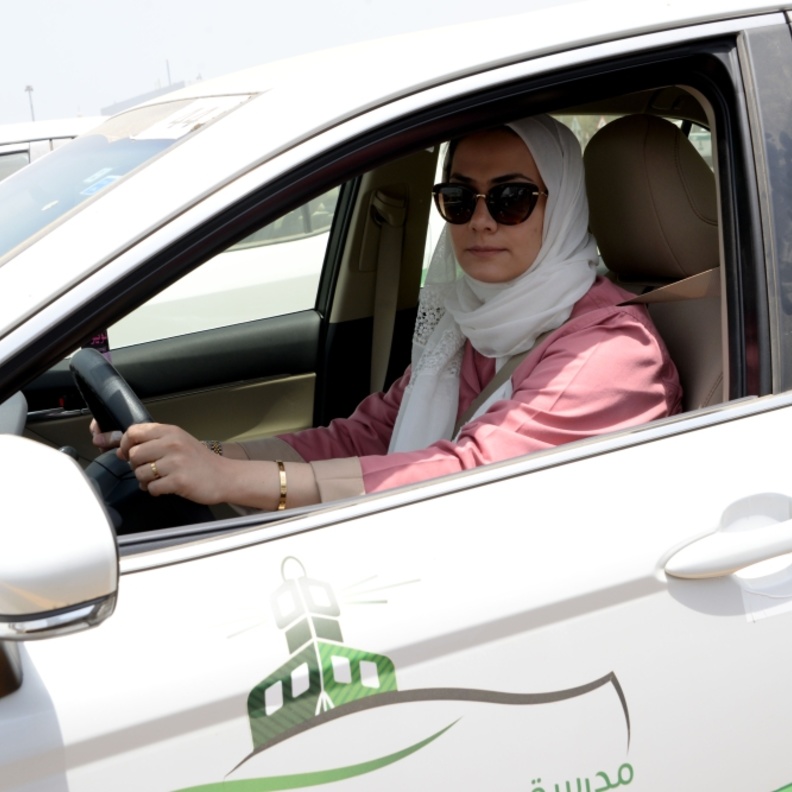 مدارس تعليم القيادة للمرأة السعودية في جدة