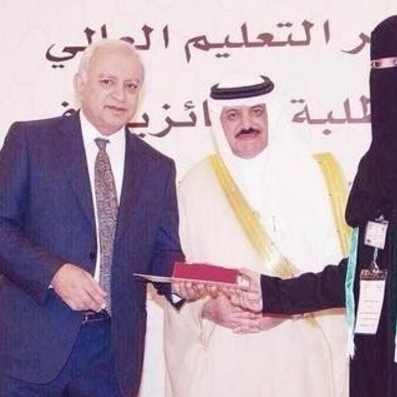 احدى التكريمات التي حظيت بها الطالبة شادن الشمري