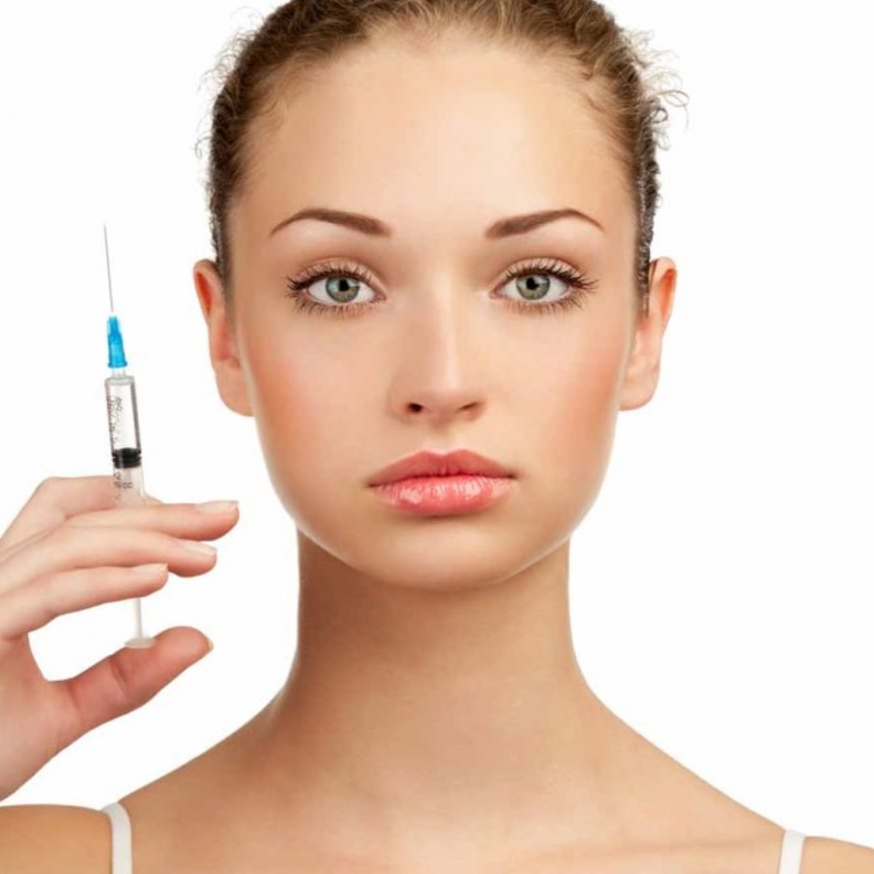 البوتوكس موضة رائجة تلجأ إليها النساء لتحسين مظهرهن الخارجي