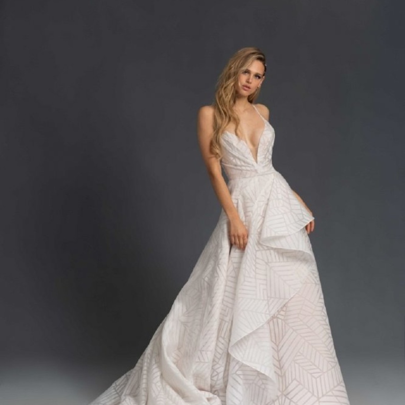 فستان من عرض allison-webb 