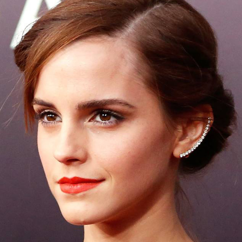 ايما واتسون بأقراط ناعمة من أنيتا كو Anita Ko