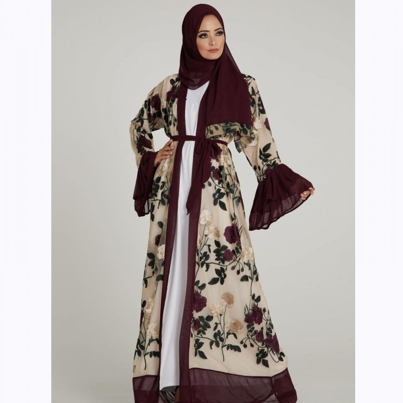 عبايات ملونة