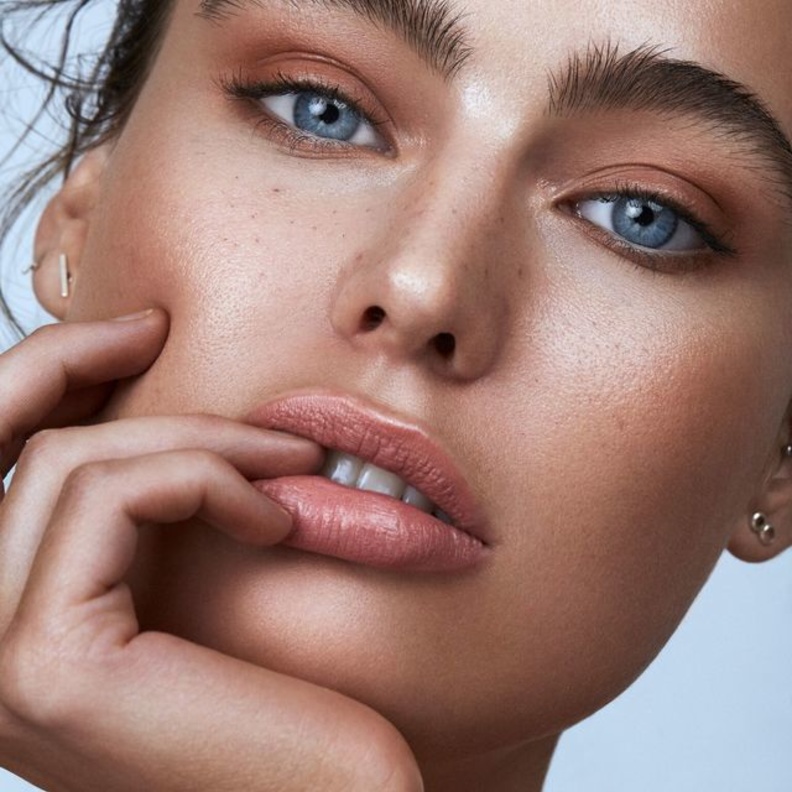 درجات البرونزي للعيون الزرقاء