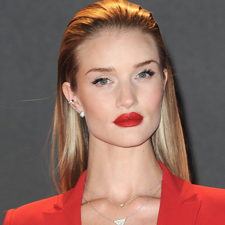 روزي هنتنغتون ترتدي أقراط لورين شوارتز Lorraine Schwartz