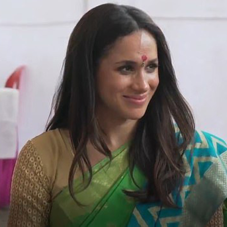 ميغان ماركل ترتدي الساري الهندي الأخضر
