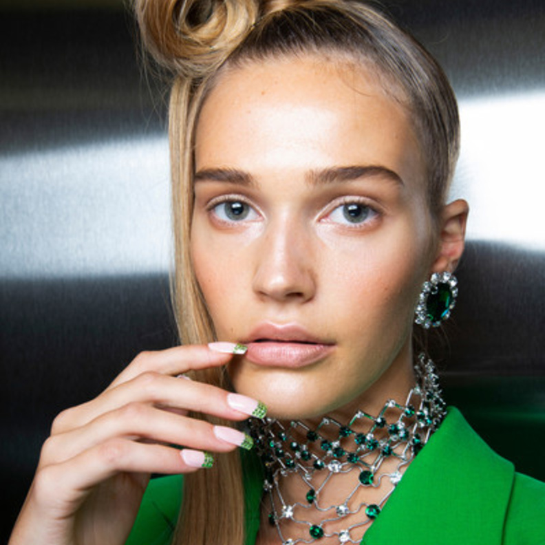 مناكير الفرنش الملون ‏2019 من ‏Jeremy Scott