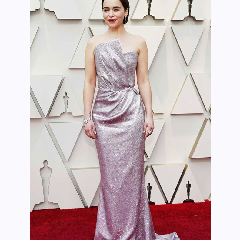 إطلالة أنيقة في حفل الغولدن غلوب من توقيع PROENZA SCHOULER