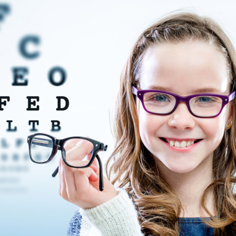 علامات الإنذار المبكر لضعف البصر لدى الأطفال 