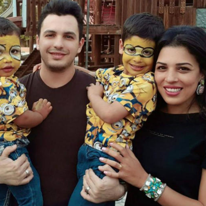 أحمد إبراهيم مع اسرته