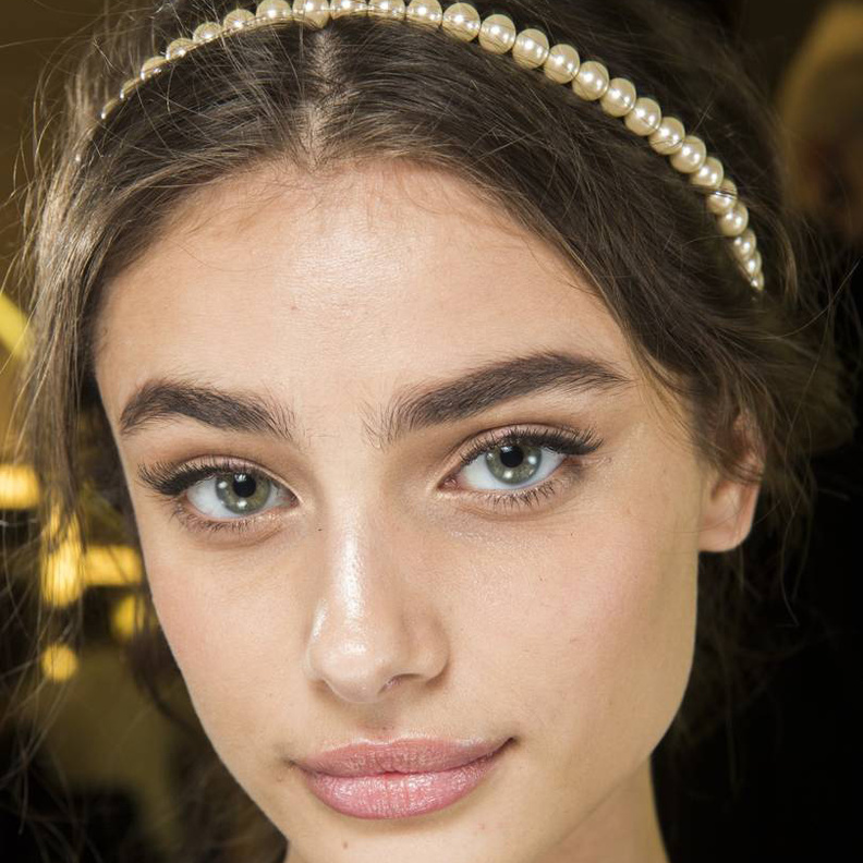 أفضل ماسكرا لتطويل الرموش وتكثيفها في صيف 2019