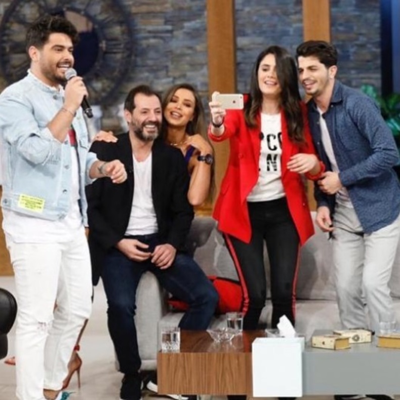 ناصيف زيتون يغني تتر أزمة ثقة كاملا الليلة