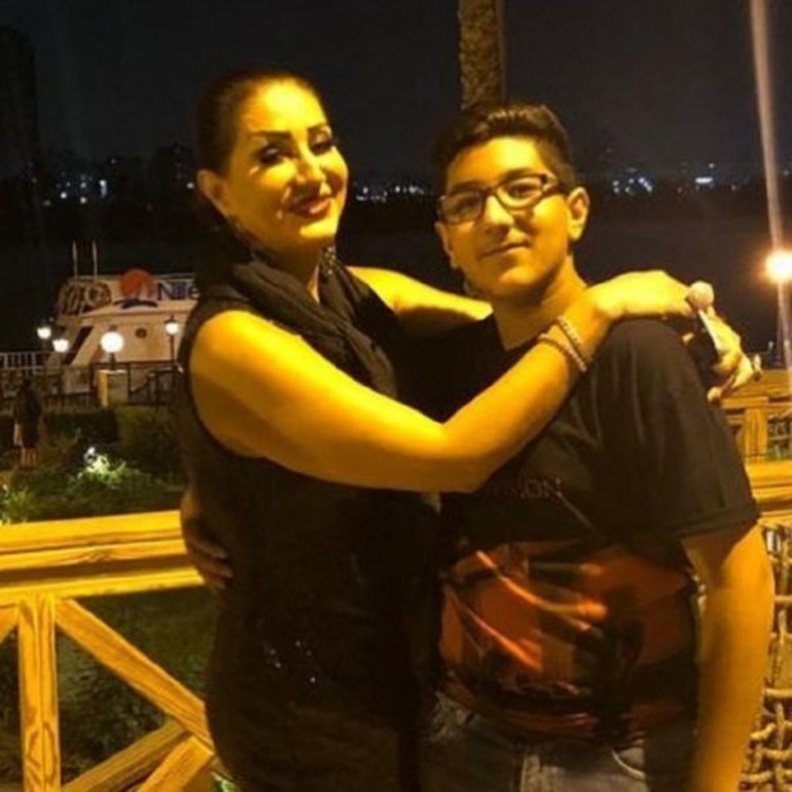 وفاء عامر وابنها