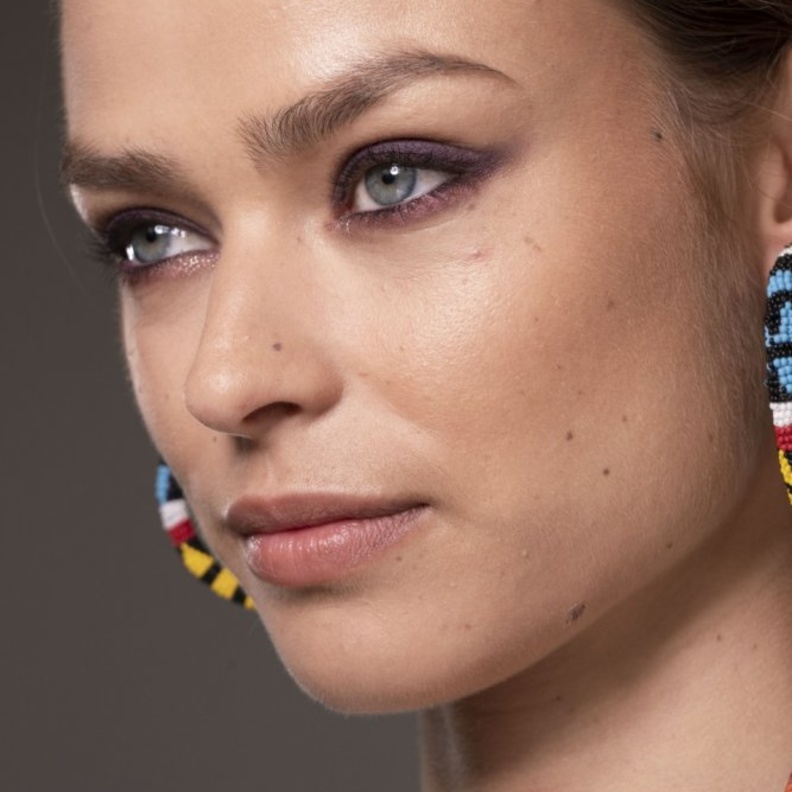 ادمجي لونين من الظلال بهذه الطريقة