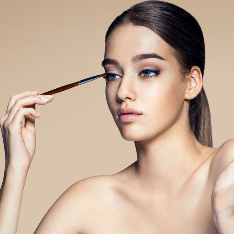 اجعلي مكياج عيونك يدوم طوال اليوم