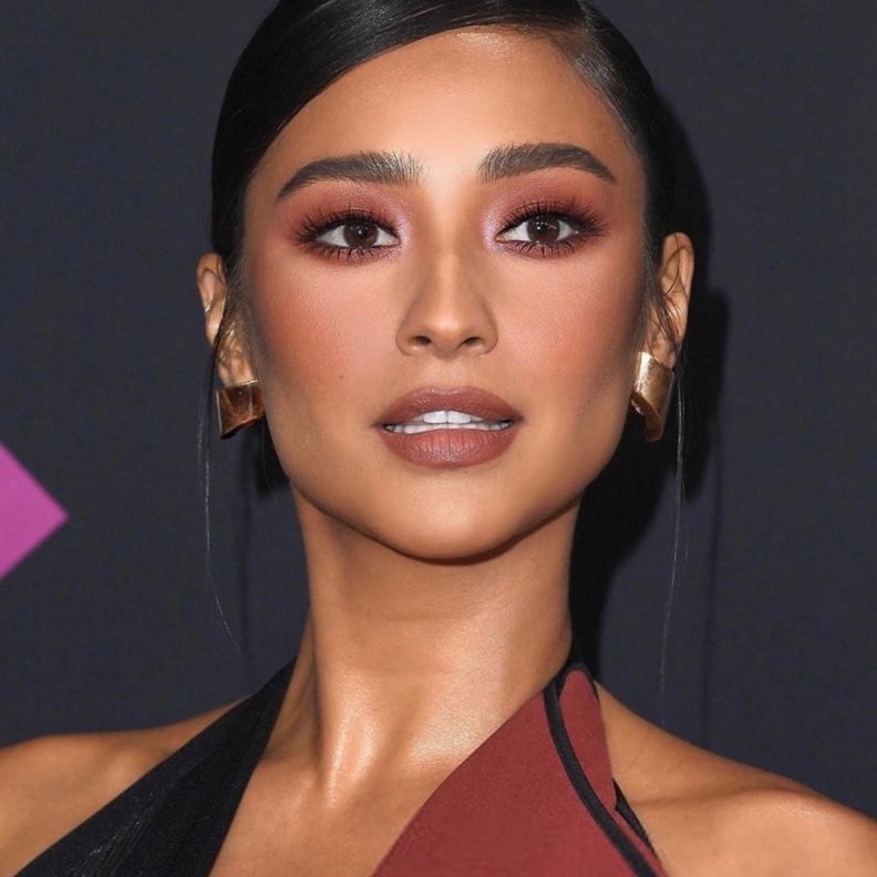  أبرز إطلالات جمالية مستوحاة من شاي