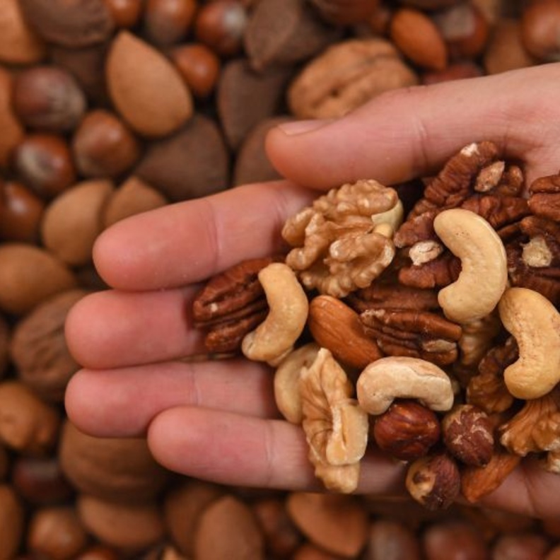 استخدمي المكسرات كوجبة خفيفة