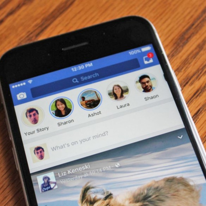 في التصميم الجديد تظهر منشورات القصص وموجز الأخبار كجزء من الواجهة نفسها