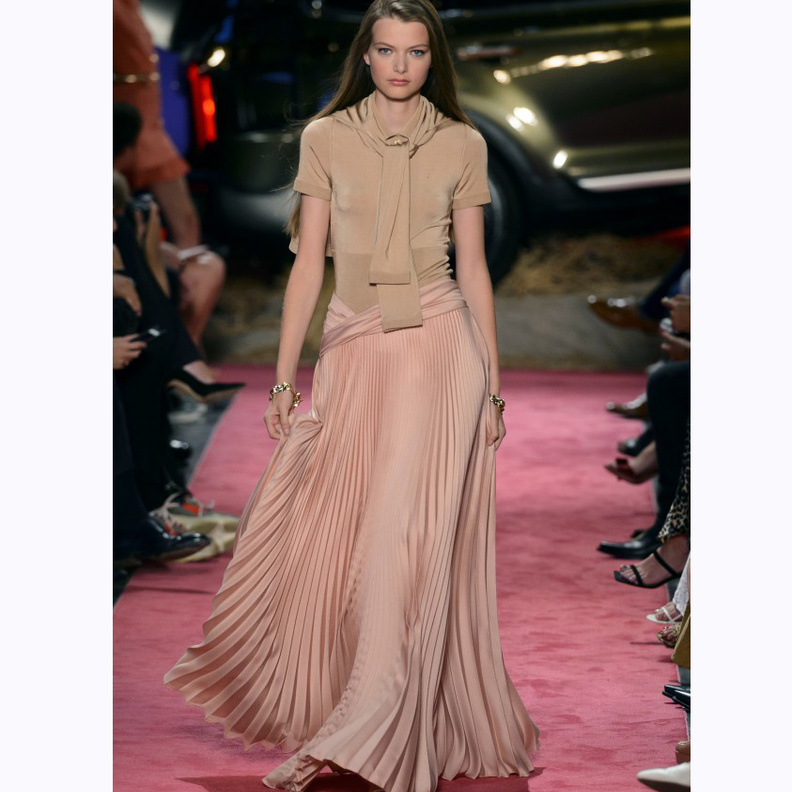 البليزر والشورت لإخفاء الأرداف من Luisa Spagnoli