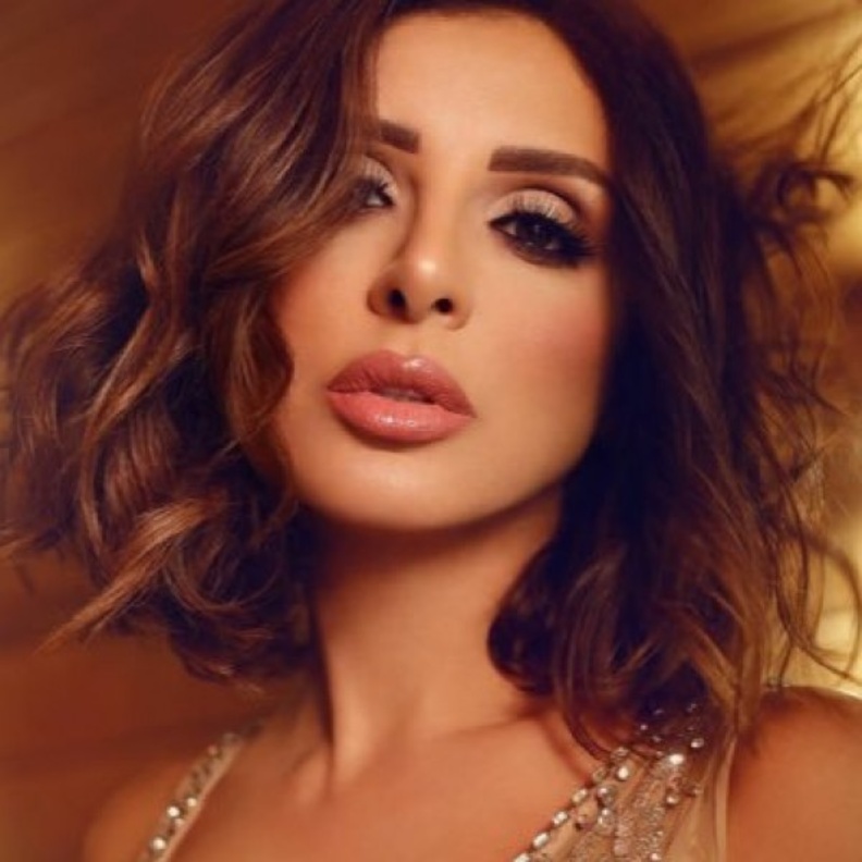 والدة الراحلة غنوة تدافع عن انغام