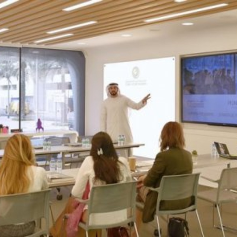 أكاديمية دبي للمستقبل