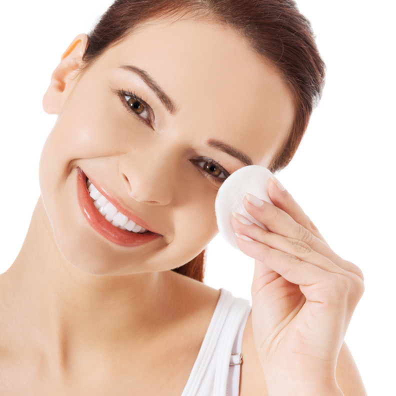 تعرفي على كيفية ازالة المكياج بالطرق الطبيعية