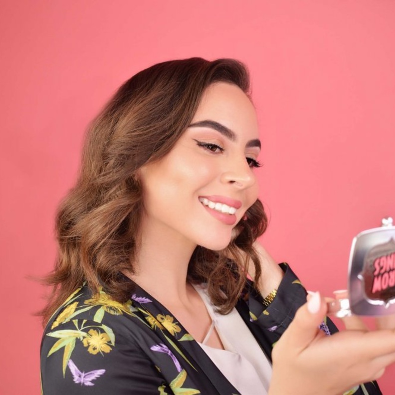 اخطفي الأنظار بحاجبين ساحرين في عطلة نهاية الأسبوع مع مستحضرات Benefit