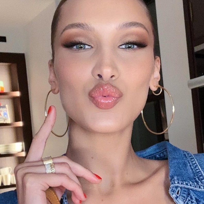 استوحي مكياجك من بيلا حديد في أحدث إطلالة لها