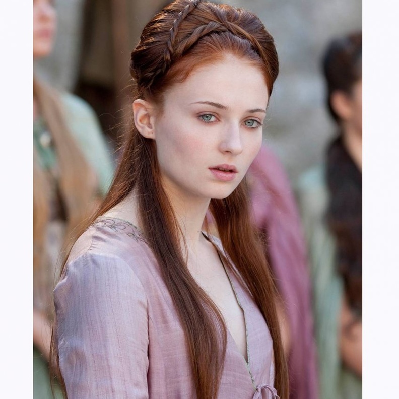 أجمل تسريحات شعر أنيقة وكلاسيكية