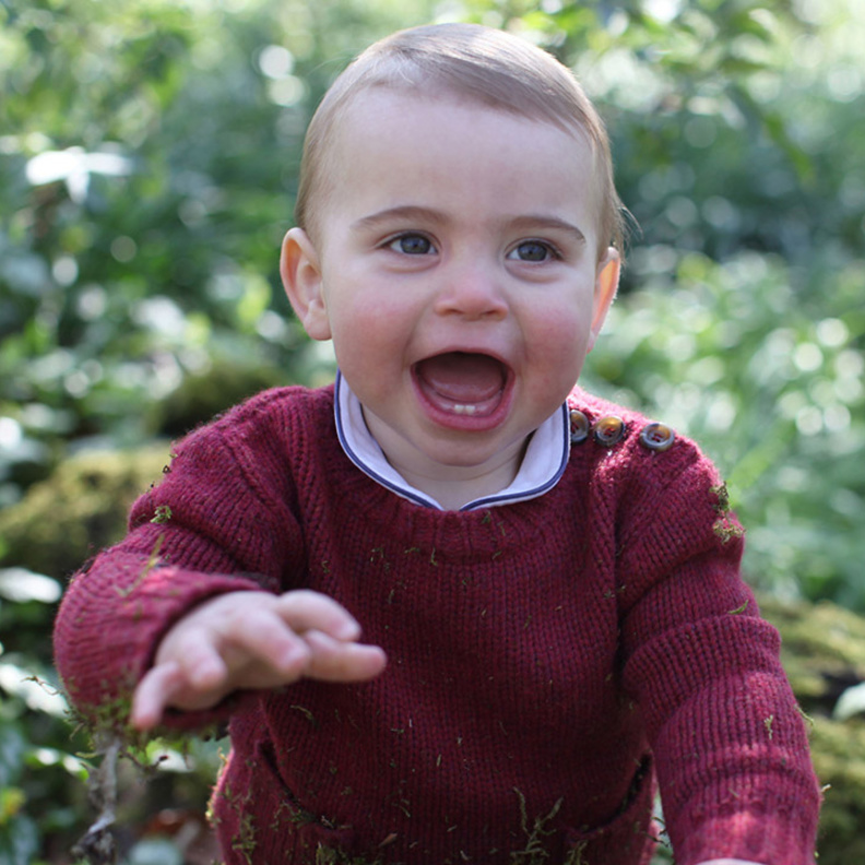 مقارنة صور الأمير لويس مع صوره الأمير جورج والأميرة تشارلوت