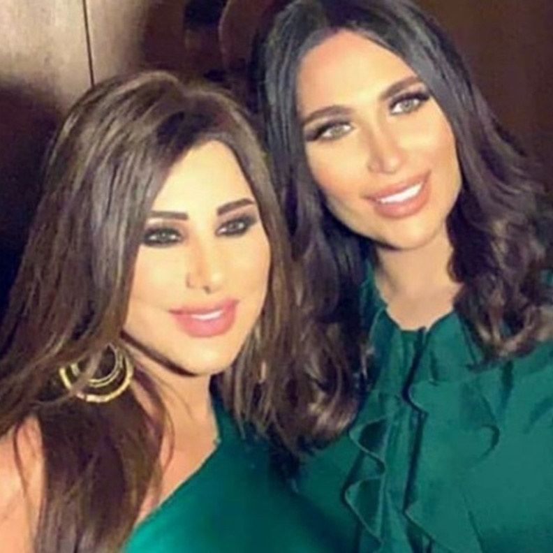 نجوي كرم والدكتورة خلود