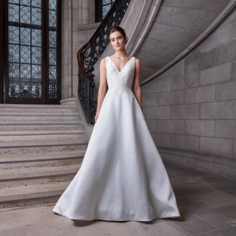 فستان مع كاب أزرق من sareh nouri