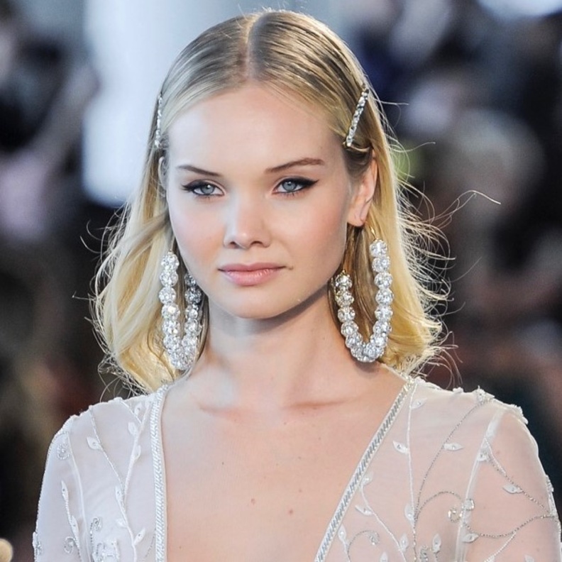 من عرض ريم عكرا عروس بالتسريحة الطبيعية