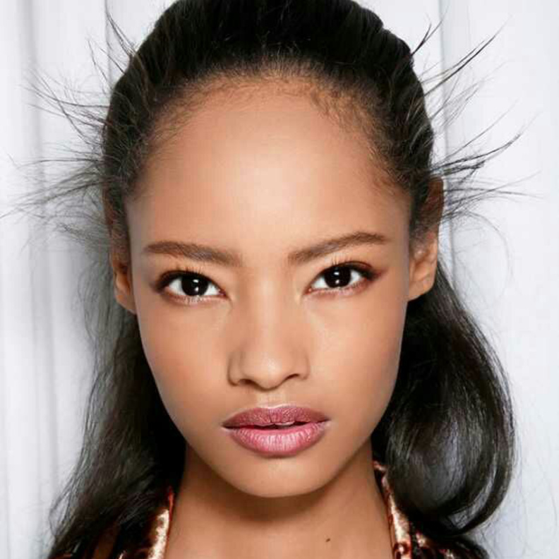 الشعيرات المتطايرة للشعر الويفي والكيرلي