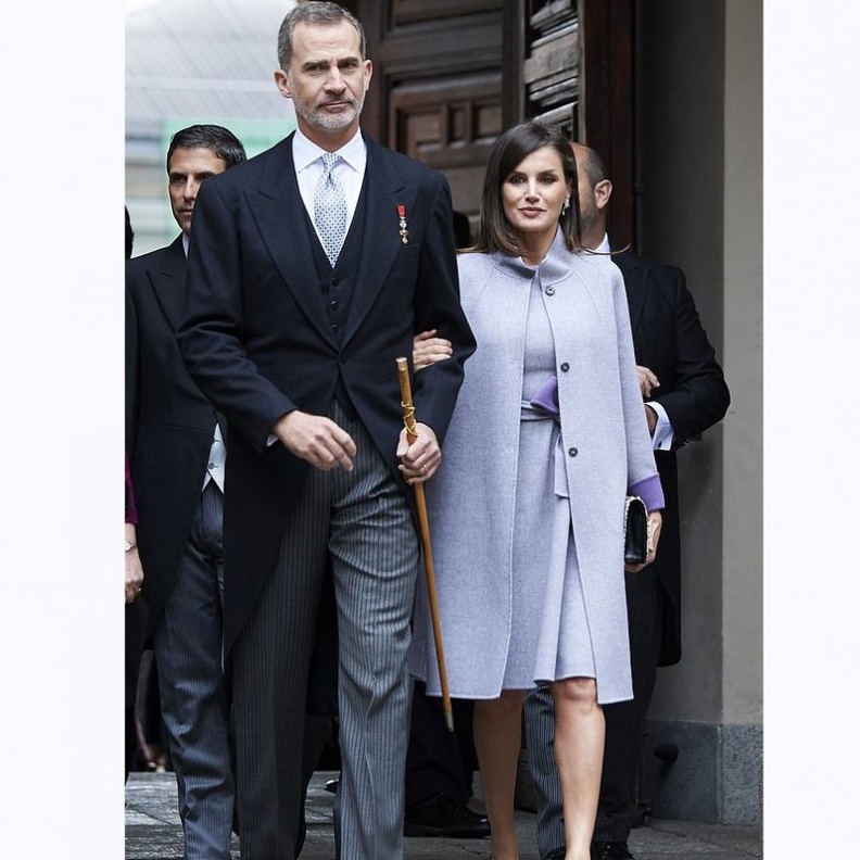  إطلالة ليتيزيا ملكة إسبانيا في غاية الأناقة باللون الارجواني