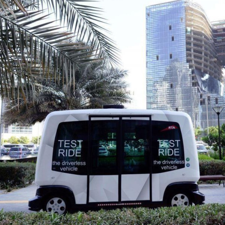 تنظيم التجارب التشغيليّة للمركبات ذاتيّة القيادة في دبي