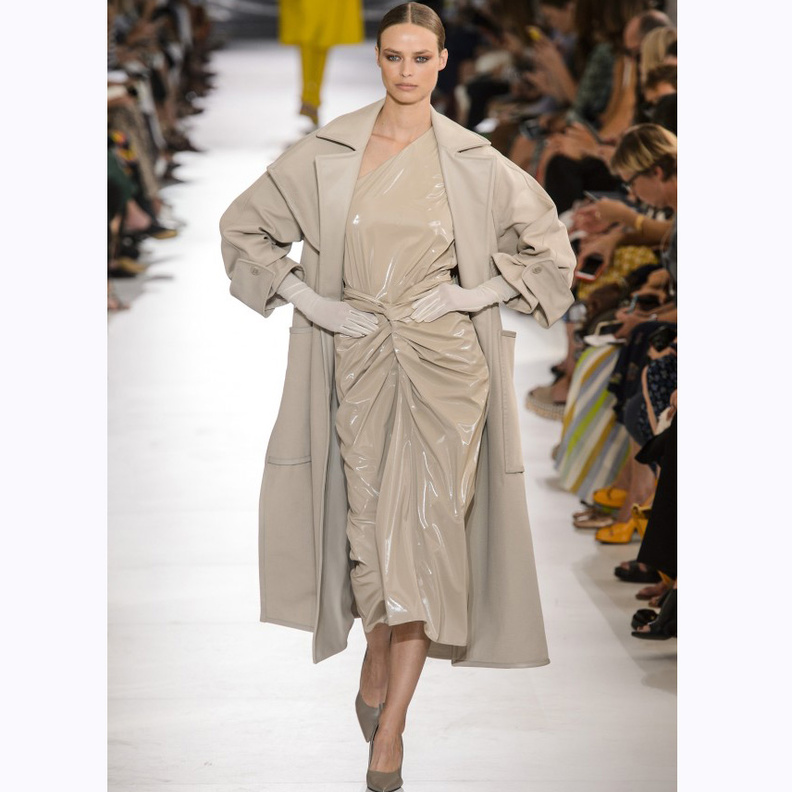  إطلالة جميلة من Max Mara