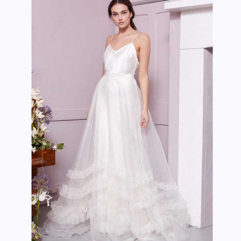 موديل متناغم مع قوام العروس- مجموعة ربيع صيف 2020 HALFPENNY LONDON فساتين زفاف