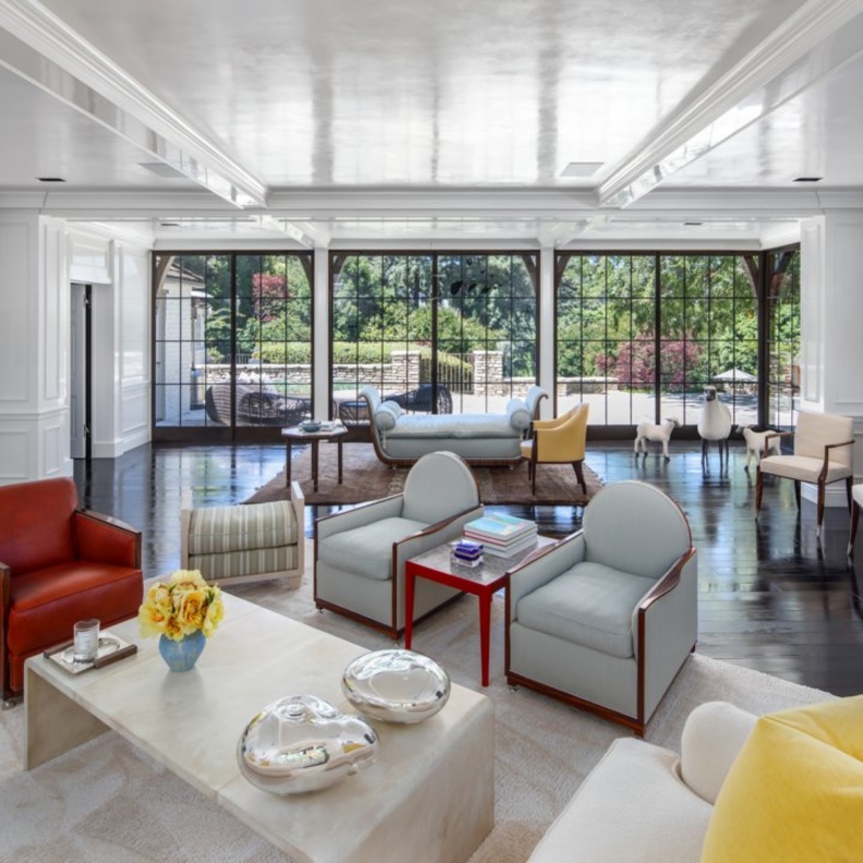 يوجد المنزل في منطقة بيفرلي هيلز وهي واحدة من أرقى المناطق السكنية في لوس أنجلوس