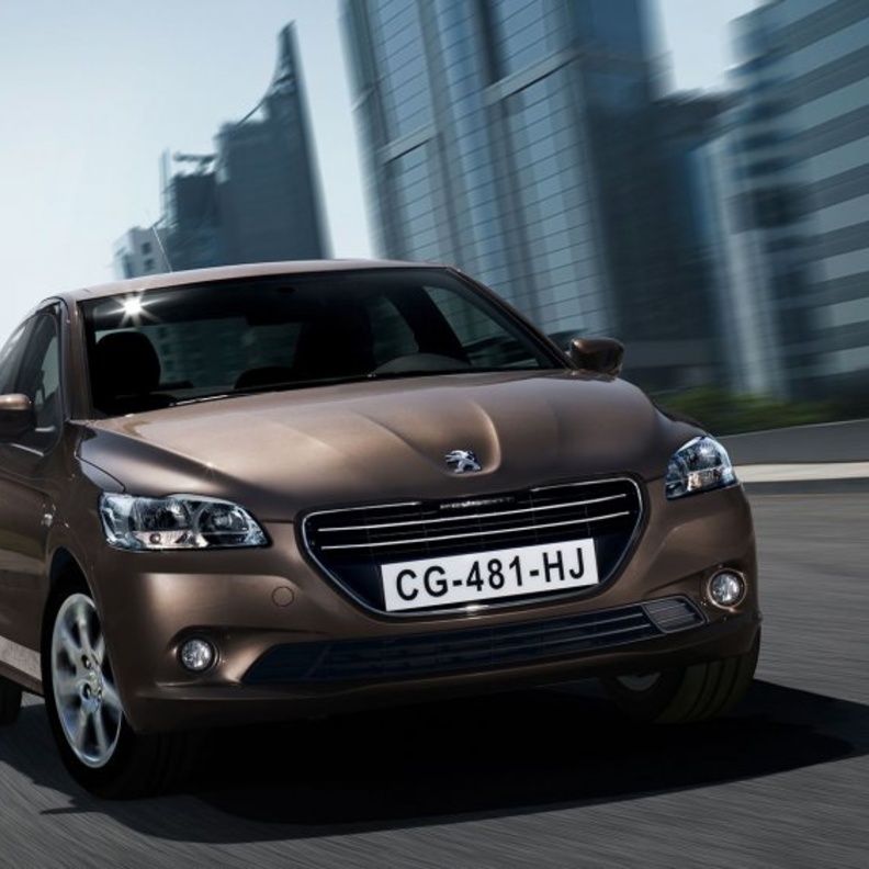 كماليات في سيارة بيجو 301